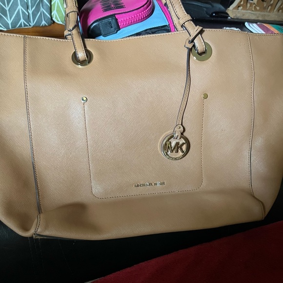 Michael Kors purse - Picture 1 of 5